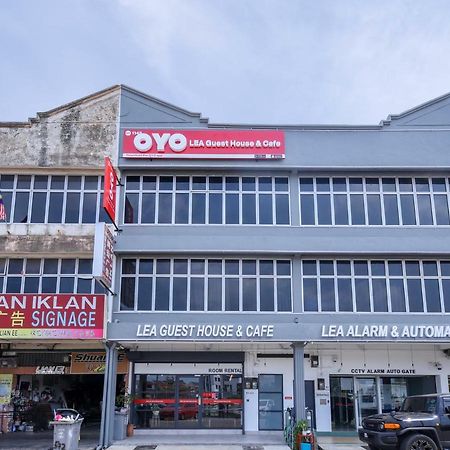 Super Oyo 1145 Lea Guest House & Cafe Lukut Exterior foto