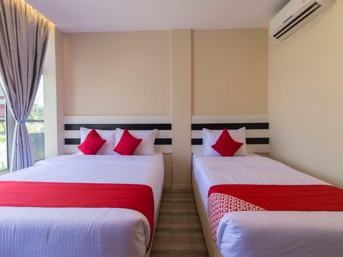 Super Oyo 1145 Lea Guest House & Cafe Lukut Exterior foto