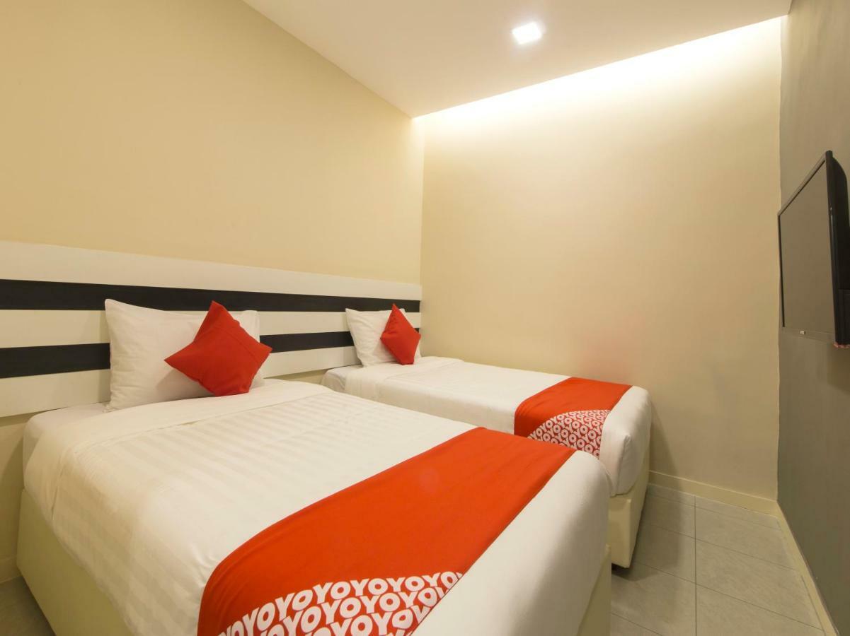Super Oyo 1145 Lea Guest House & Cafe Lukut Exterior foto